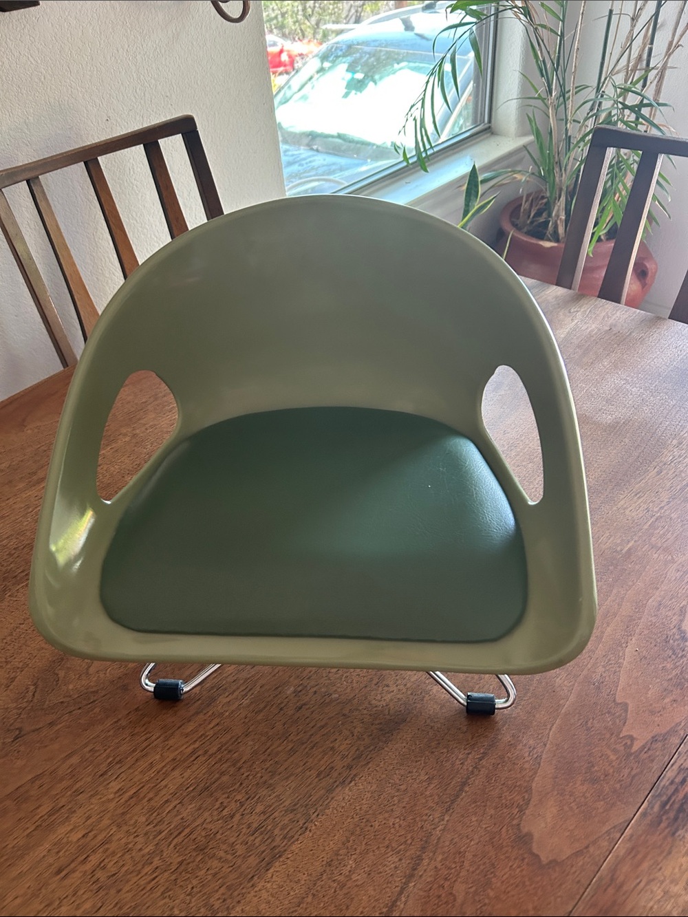 Cosco Avocado Green MCM Modern Accent Chair - child’s chair